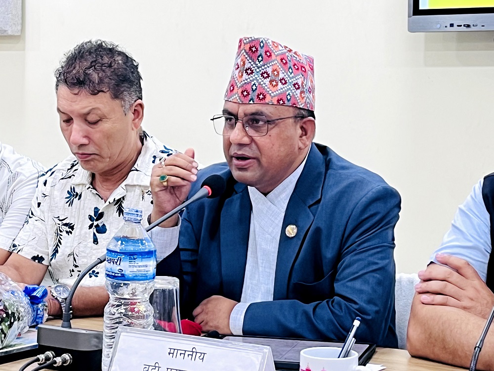 निजी क्षेत्रलाई रातो कार्पेट बिछ्याएर लगानी गर्ने वातावरण बनाउनुपर्नेमा जोड