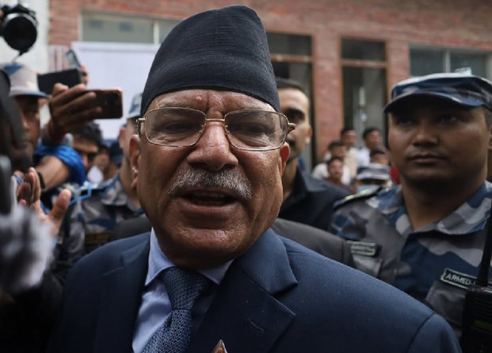 माओवादी अध्यक्ष दाहालद्वारा रवि लामिछानेसँग भेट