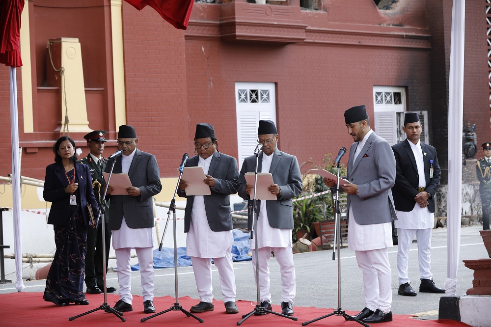 थप चार मन्त्रीको नियुक्तिसँगै मन्त्रिमण्डल आठ सदस्यीय, अन्तिममा रोकियो डा. मिश्राको सपथग्रहण