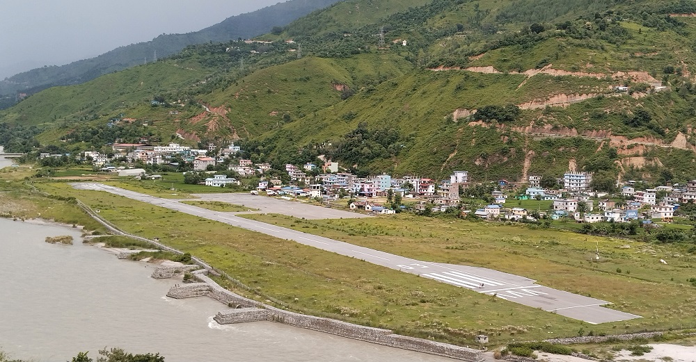 सुनसान रामेछाप विमानस्थल, सडक मार्ग भरपर्दा नहुदा बिरामी काठमाडौँ पठाउन समस्या