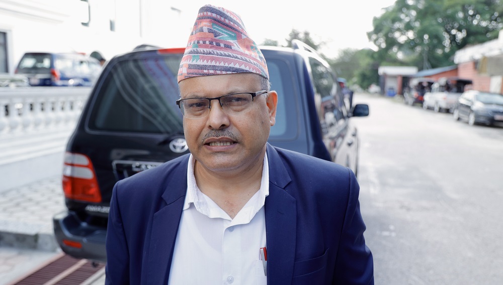 तोकिएको मितिमा निर्वाचन गर्नेबारे प्रधानमन्त्री कार्कीसँग आयोगका पदाधिकारीको छलफल