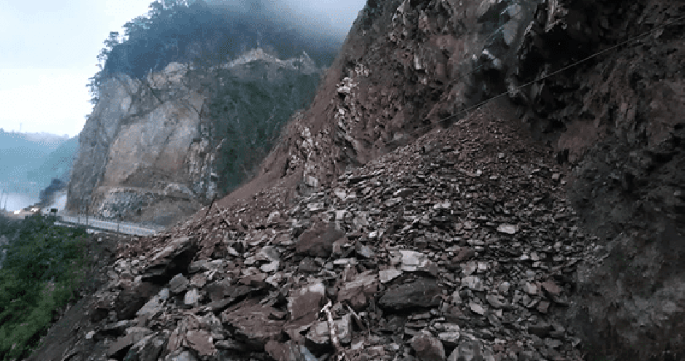 चाडपर्वमा स्थल मार्ग पहिरोले जोखिम बन्दा हवाई यात्रामा चाप बढ्यो