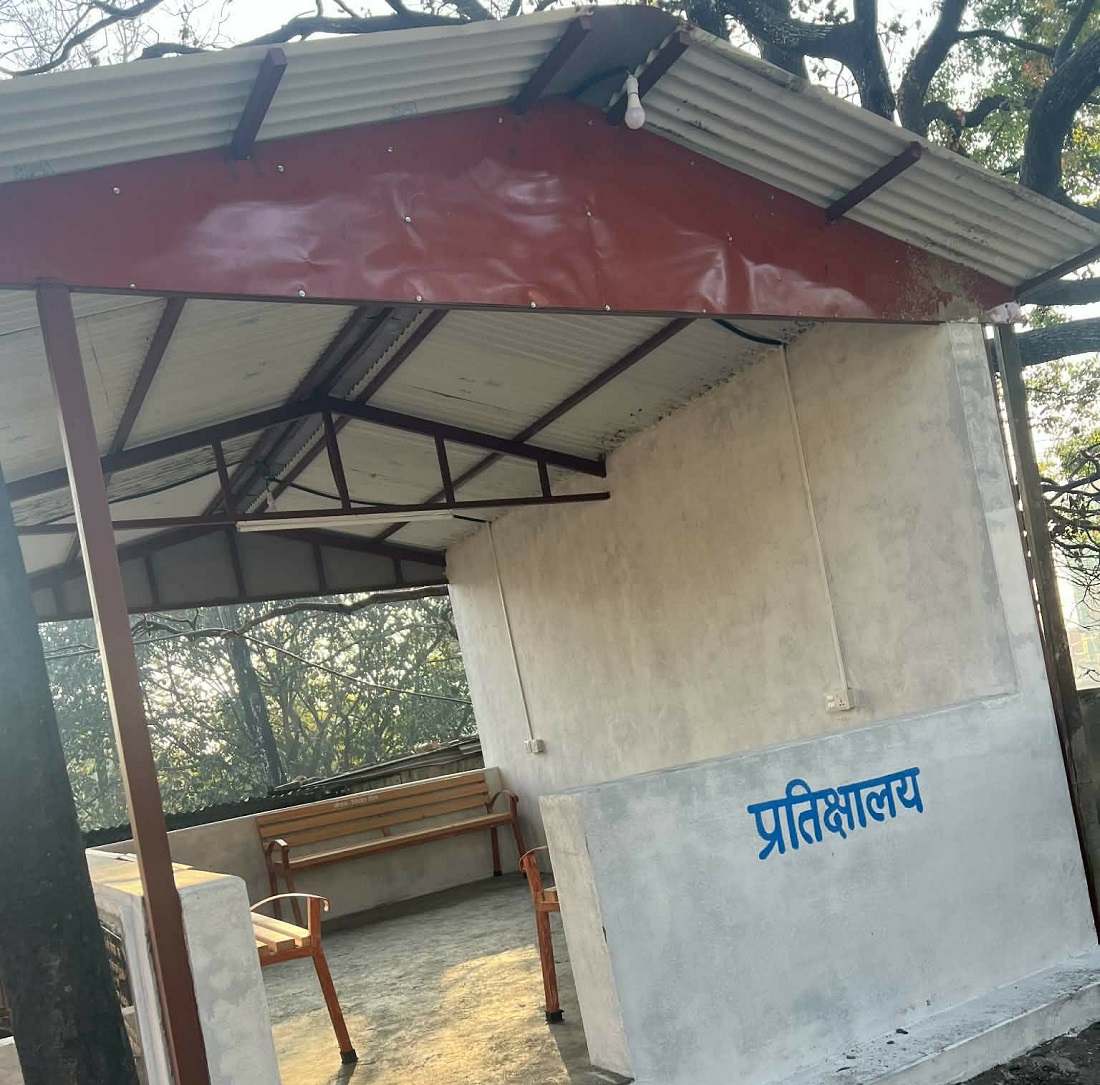 समाजसेवी पवित्राको आर्थिक सहयोगमा बन्यो जेनजीले जलाइदिएको यात्रु प्रतीक्षालय