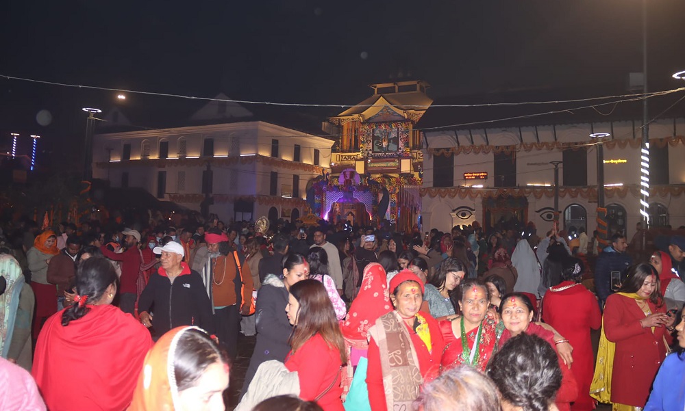 महाशिवरात्रि पर्व मनाइँदै, पशुपतिलगायत देशभरका शिवालयमा दर्शनार्थीको घुइँचो