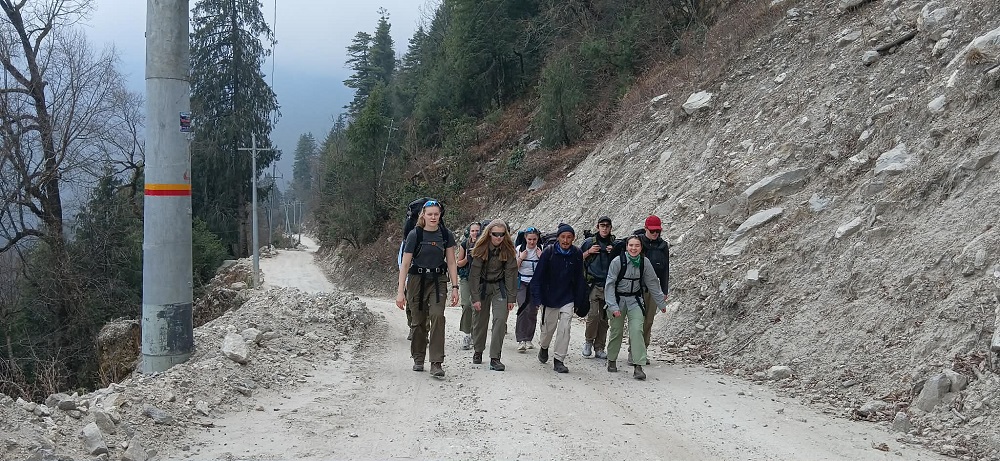 मतदातासँगै मनाङमा पर्यटकको चहलपहल